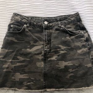 Top shop camo skirt